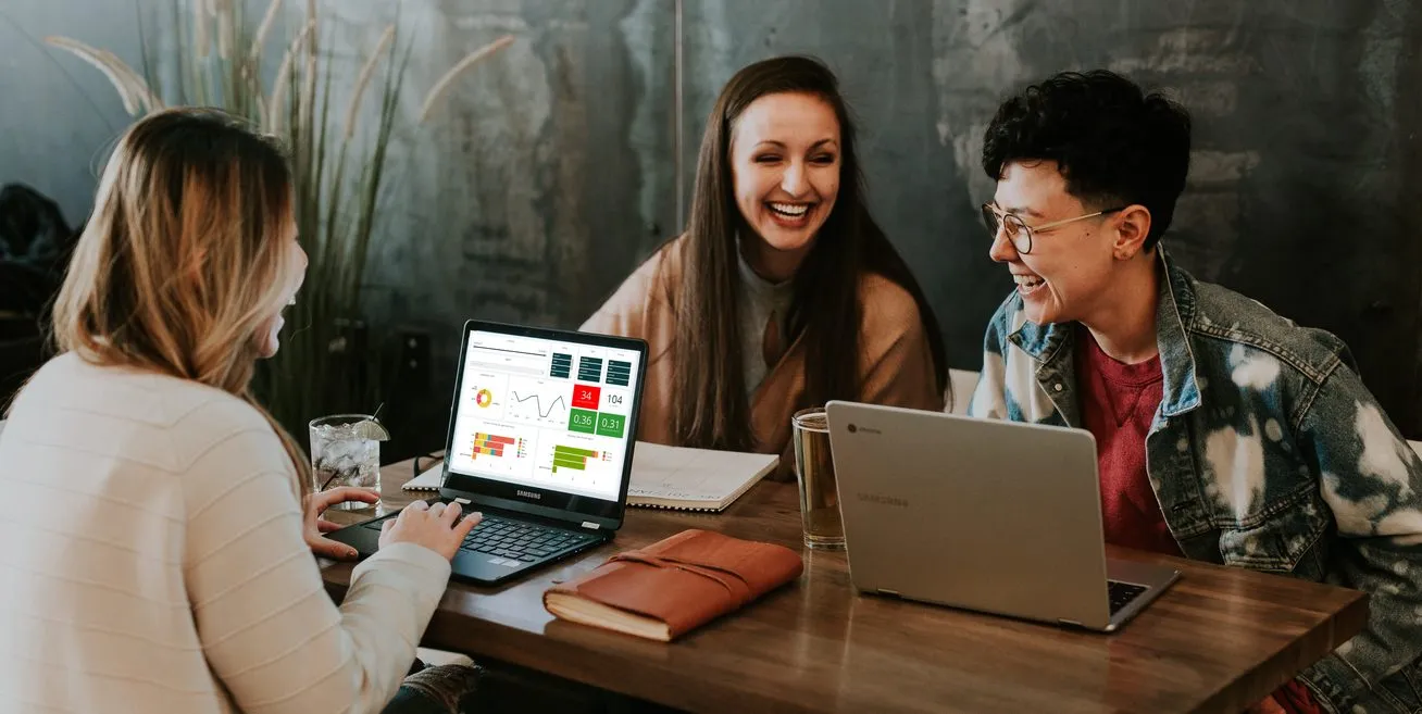 Picture of a SaaS team building actionable dashboards